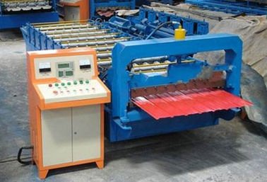 Cina 3KW 380V Lembar Trapesium Roll Forming Machine Untuk Pembuatan Panel Dinding Baja pemasok